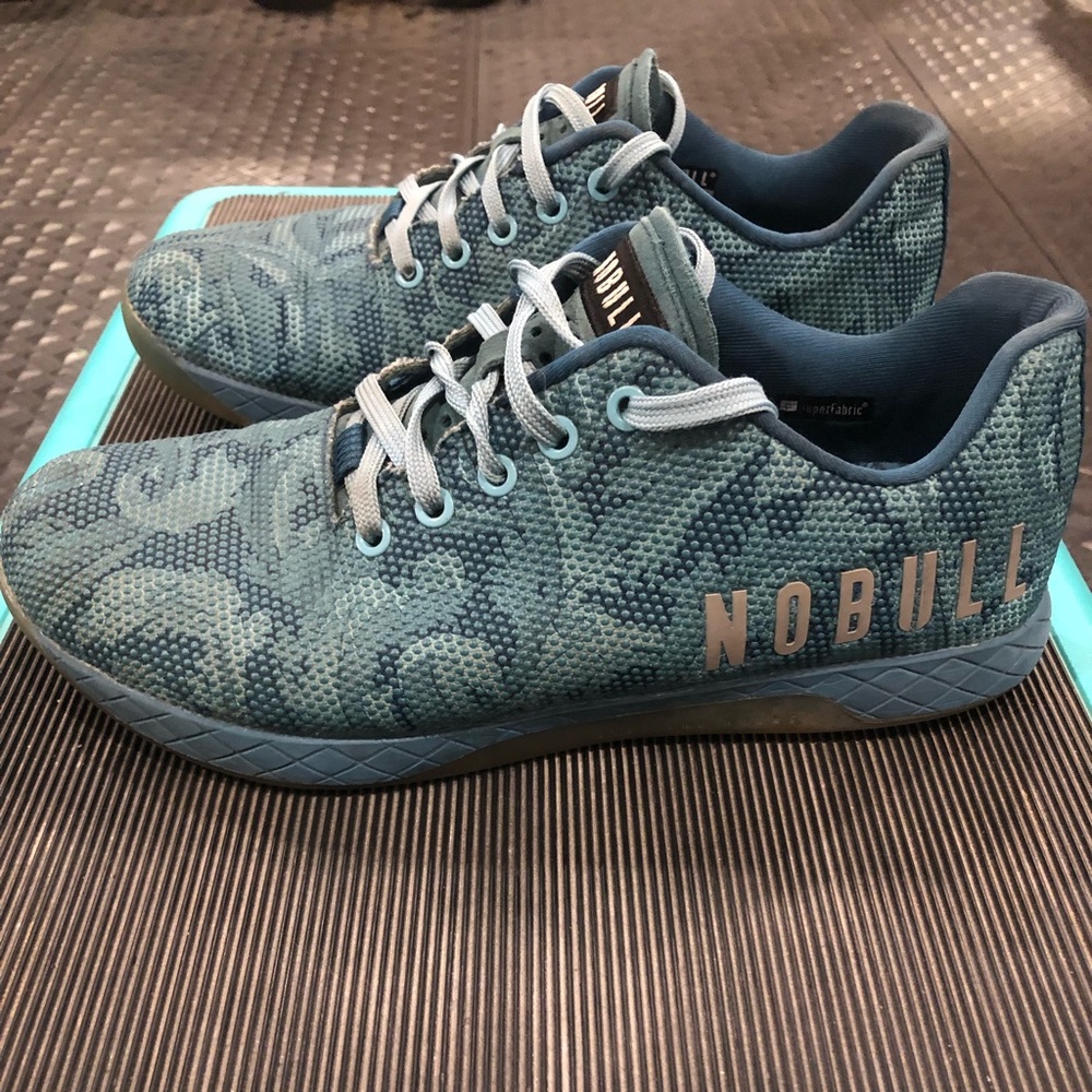 NOBULL “leaf” trainer, men’s 10, teal color